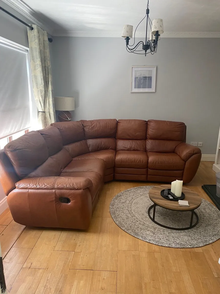 Leather corner couch also solid oak dining table - Image 1