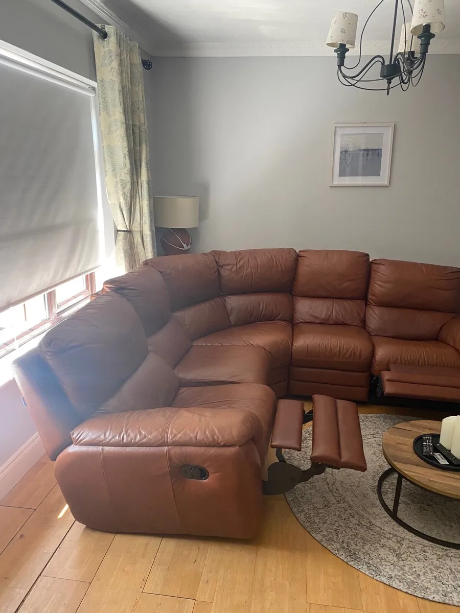 Leather corner couch also solid oak dining table - Image 4