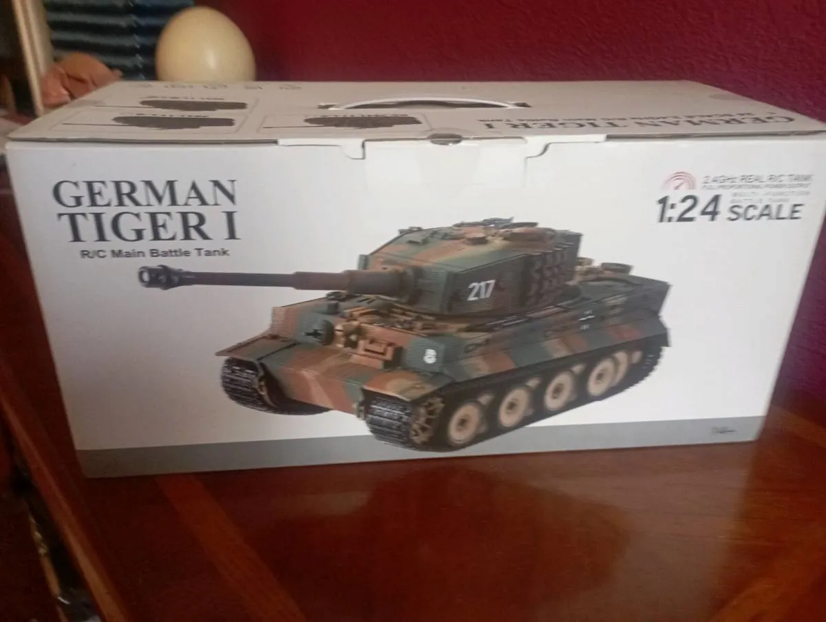 GERMAM  TIGER 1 R/ C MAIN BATTLE TANK.1-24 SCALE. - Image 1