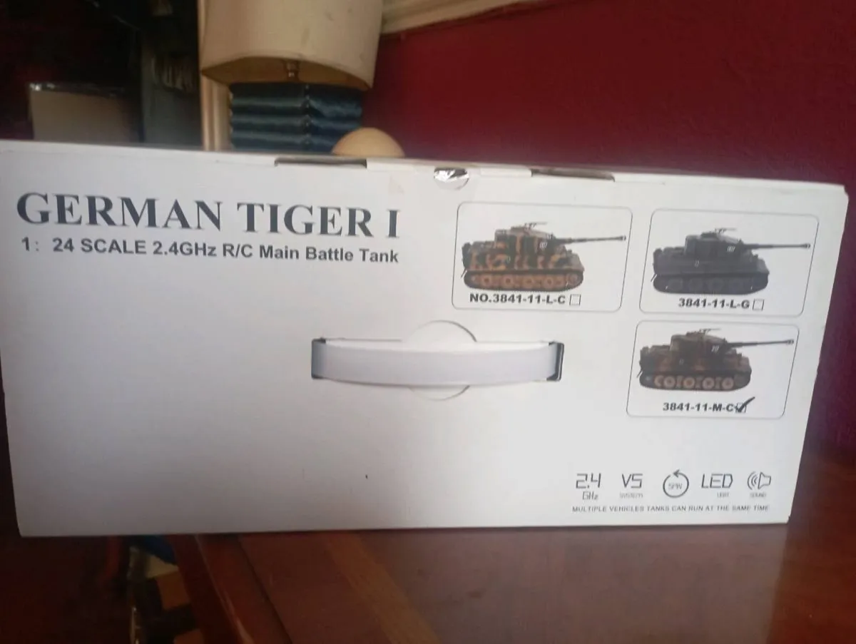 GERMAM  TIGER 1 R/ C MAIN BATTLE TANK.1-24 SCALE. - Image 3