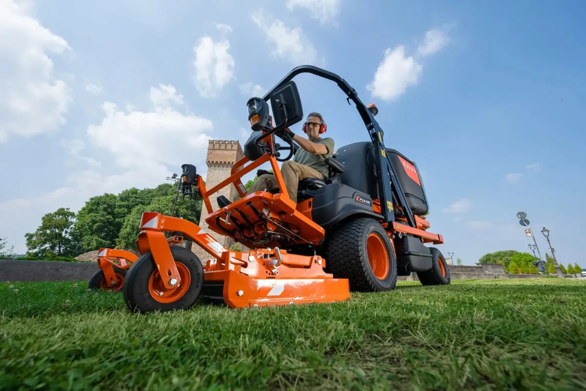 Kubota FC4-441 Outfront Lawnmower - Image 4