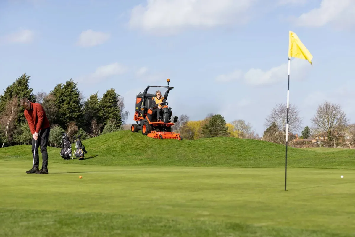 Kubota FC3-261 Outfront Lawnmower - Image 2