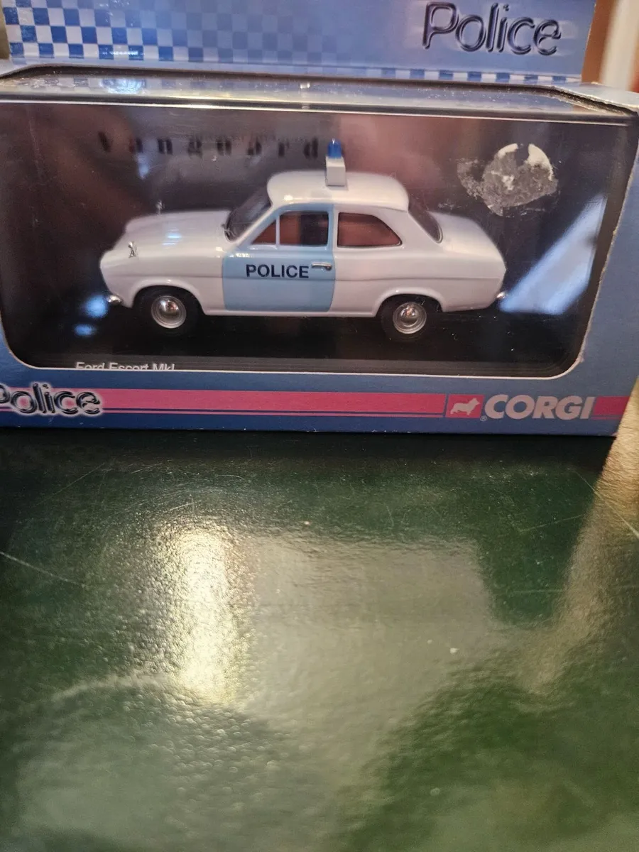 Corgi Vanguards Ford Escort MKI Police Car - Image 2