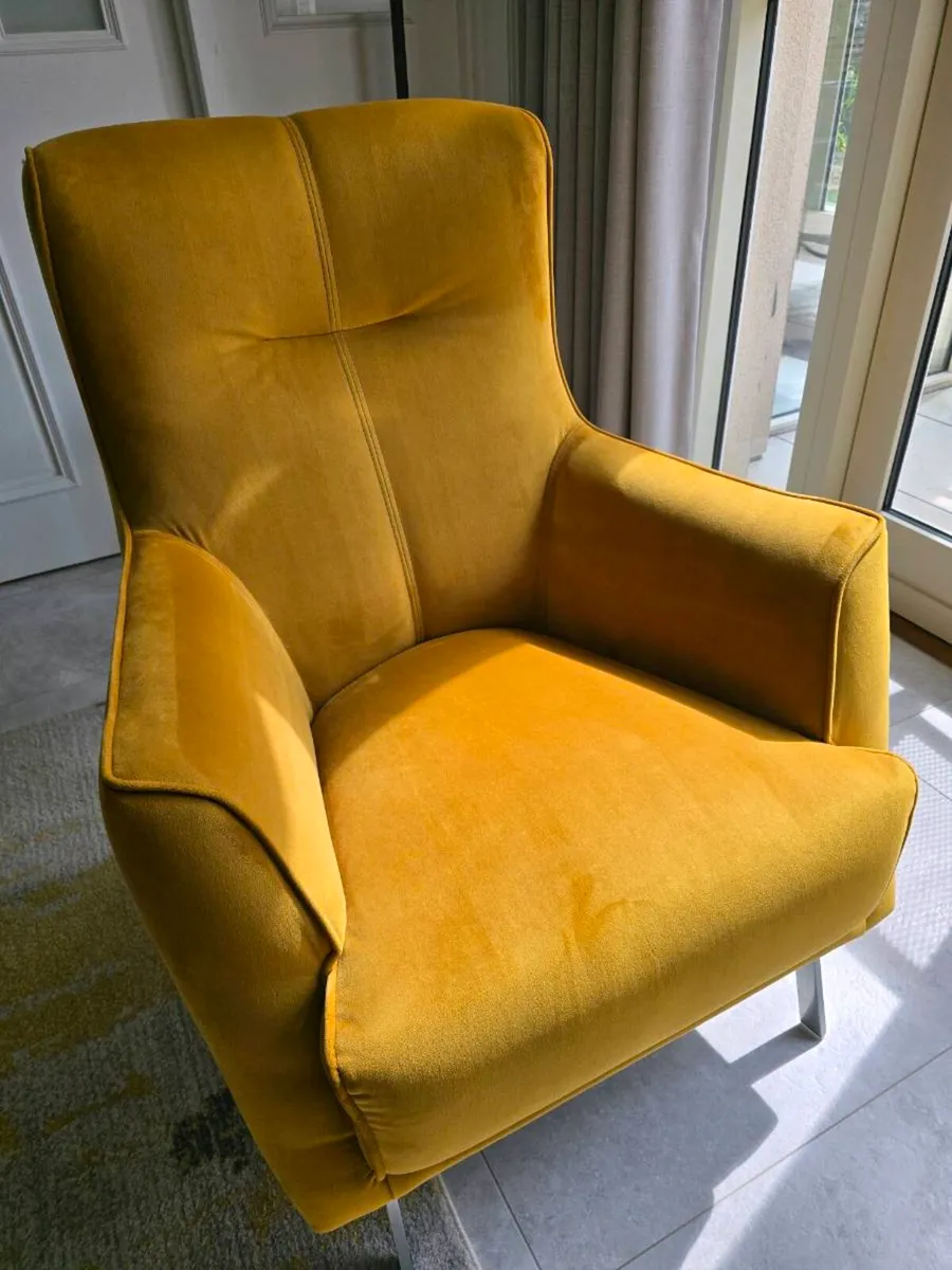 Contemporary Mustard Velvet Lounge Chair – Excelle - Image 1