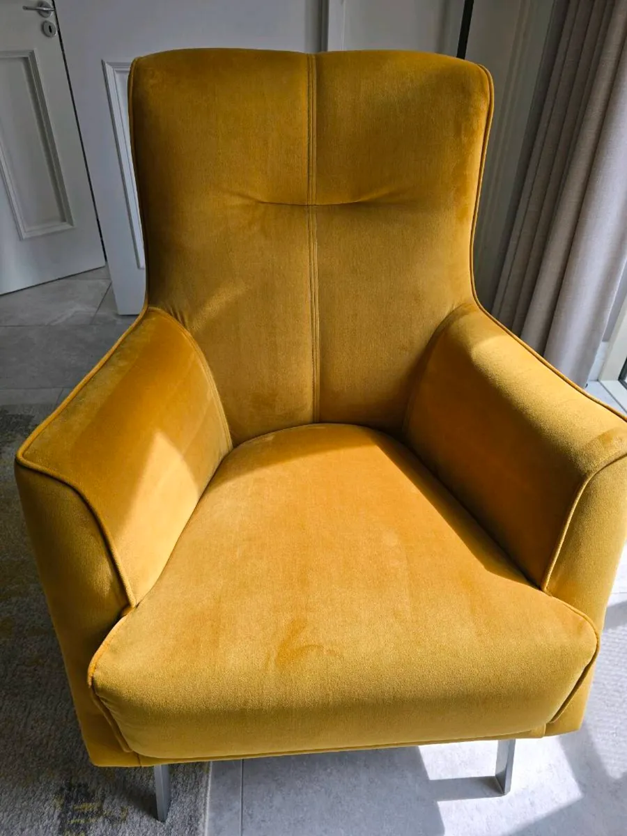 Contemporary Mustard Velvet Lounge Chair – Excelle - Image 2