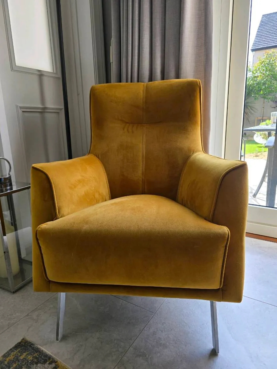 Contemporary Mustard Velvet Lounge Chair – Excelle - Image 4