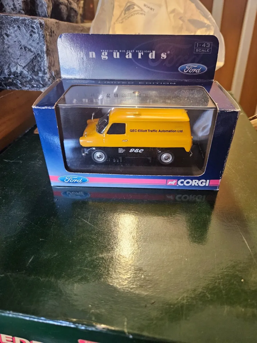Corgi Vanguards Ford Transit Van - Image 1