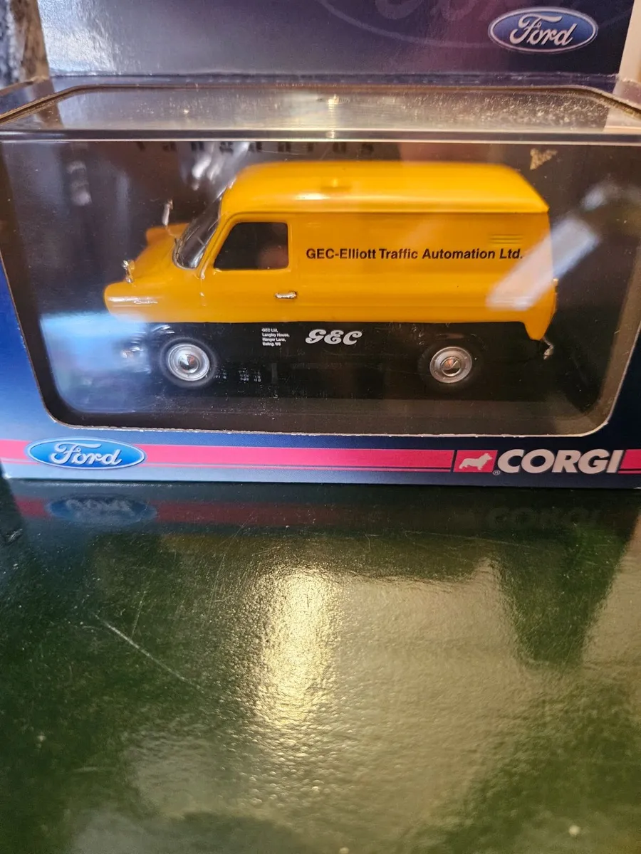 Corgi Vanguards Ford Transit Van - Image 2