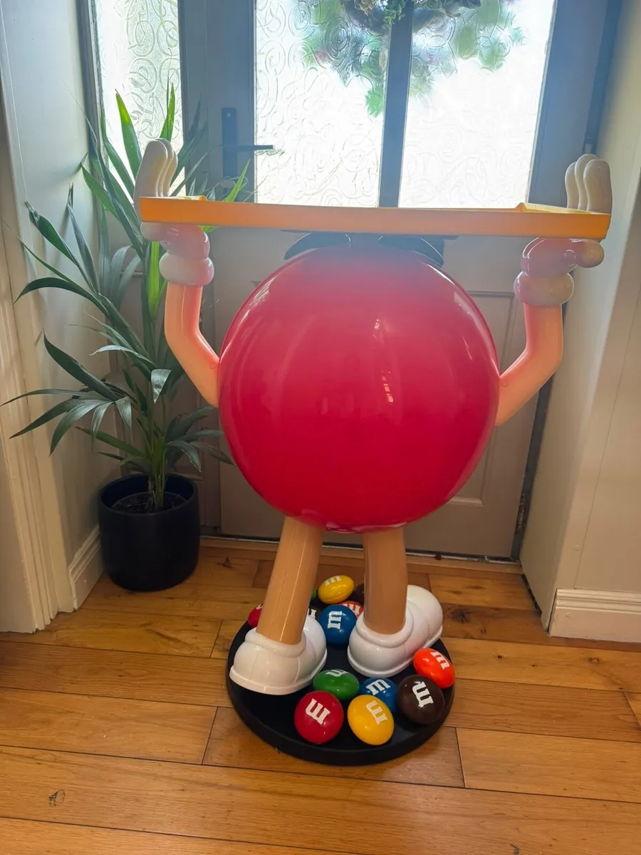 M&M stand - Image 2