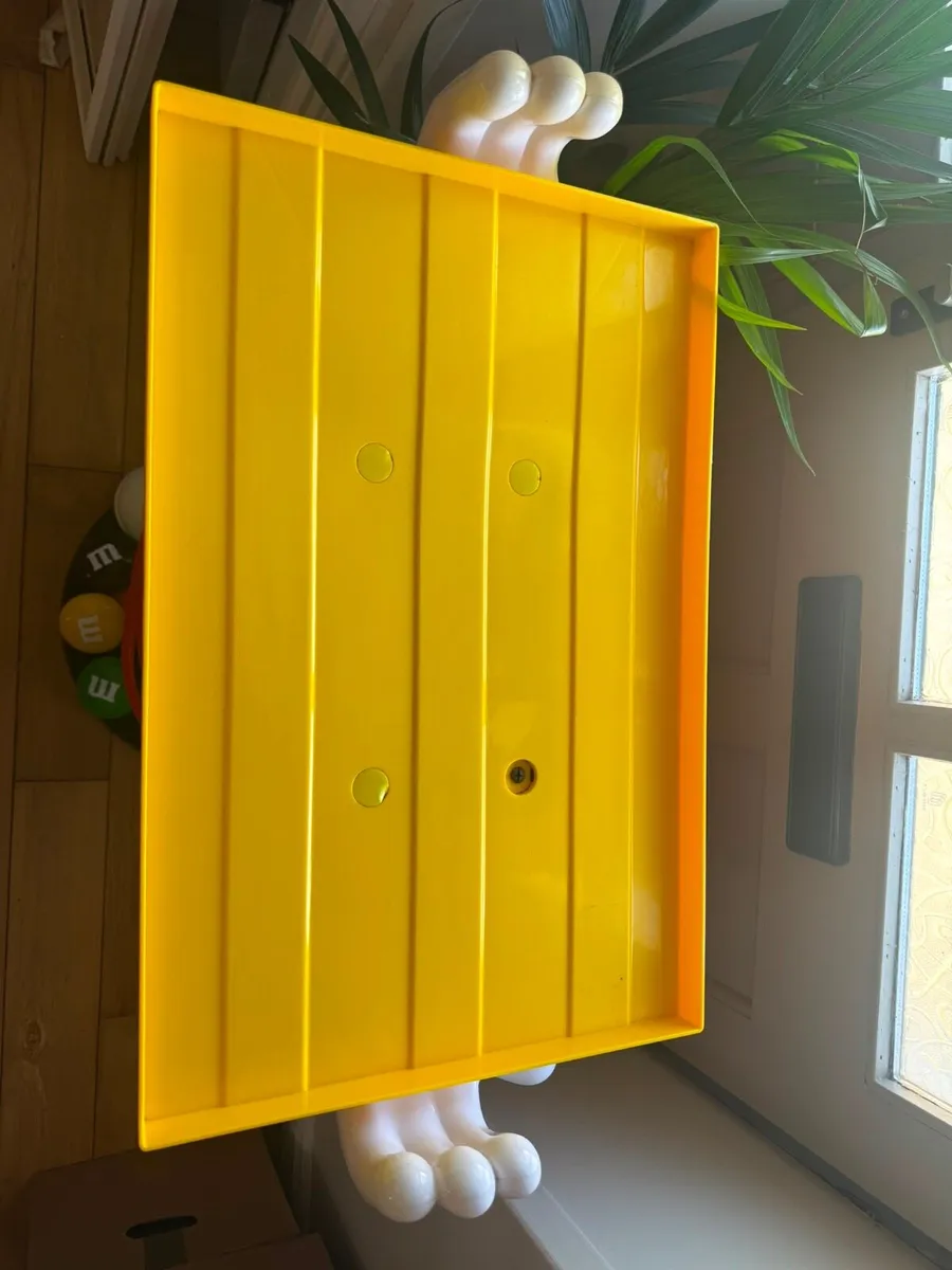 M&M stand - Image 3