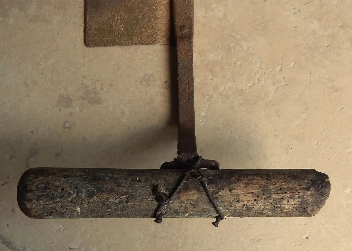 Vintage Traditional Agricultural Hay Knife - Image 3