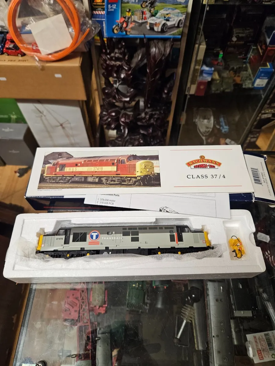 Hornby Bachmann OO Gauge Class 37 - Image 1