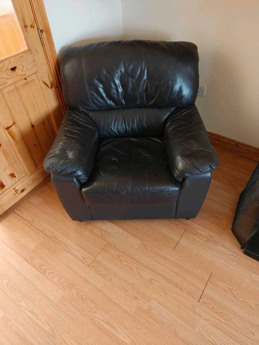 Furniture, couches, beds, table, chairs, etc - Image 2