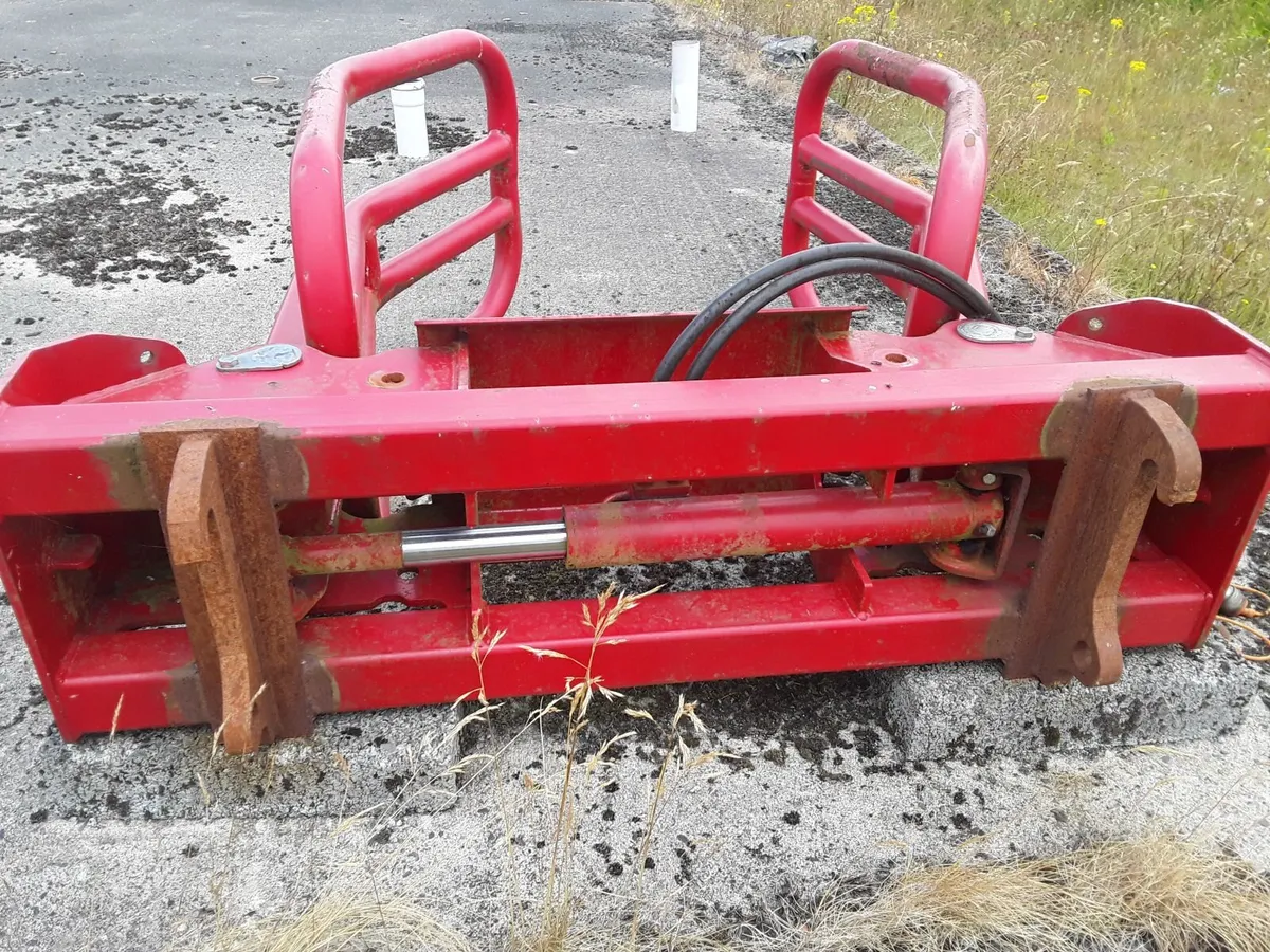 Nugent soft hands bale lifter - Image 2