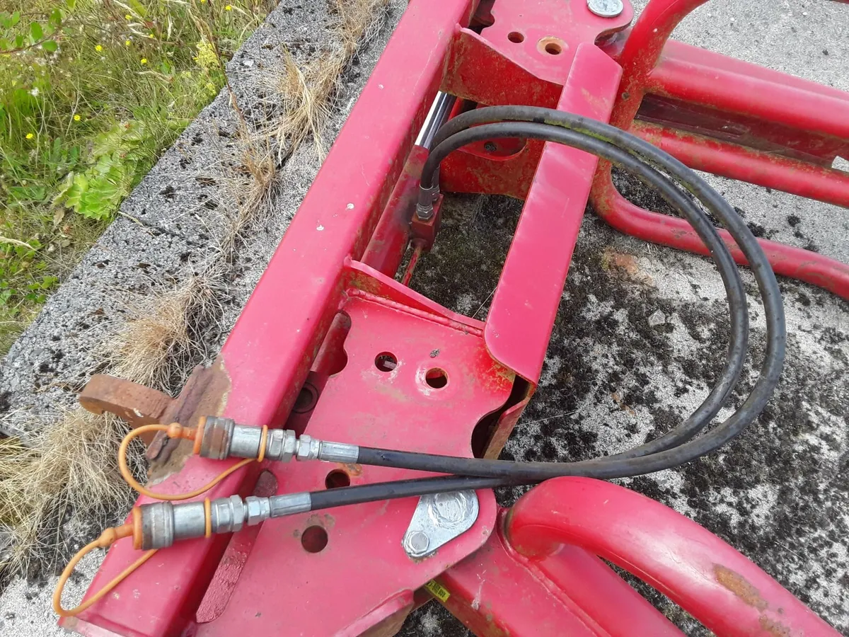 Nugent soft hands bale lifter - Image 4