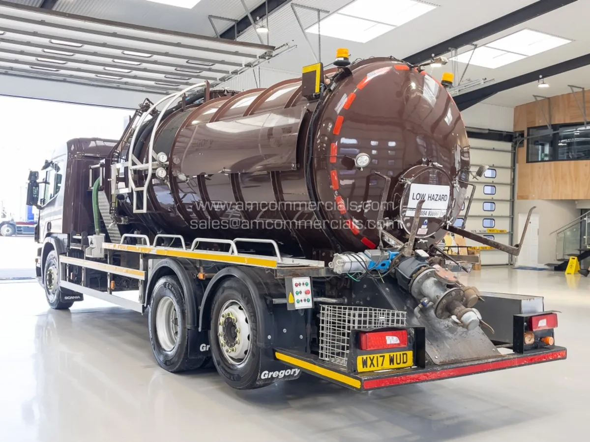 2017 SCANIA P320 WASTE TANKER - Image 4