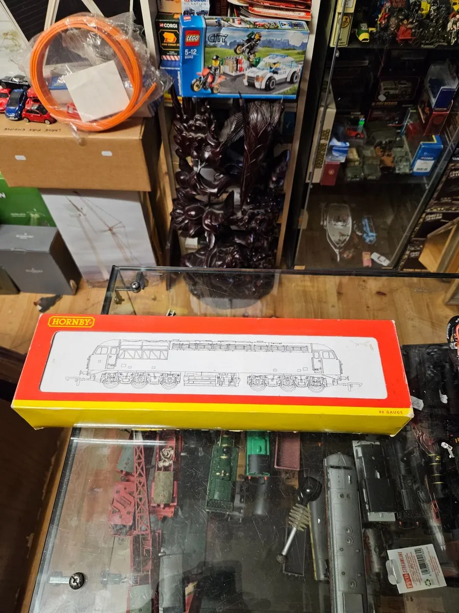 Hornby OO Gauge Class 56 Diesel Engine - Image 2