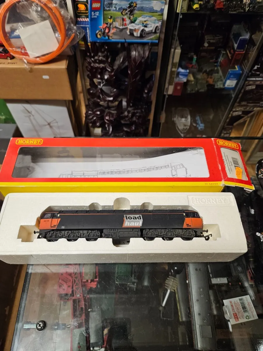 Hornby OO Gauge Class 56 Diesel Engine - Image 1