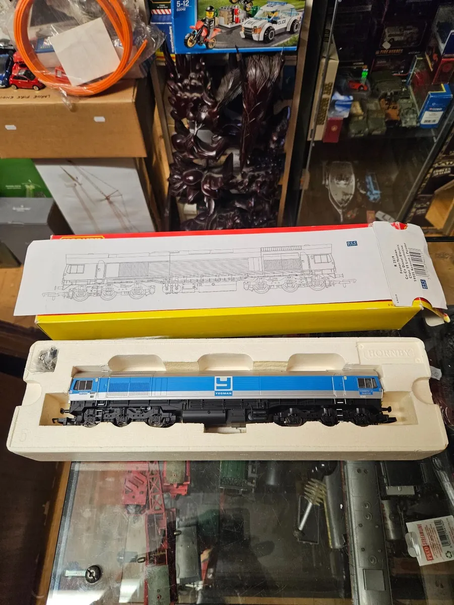 Hornby OO Gauge Class 59 Diesel Engine - Image 1