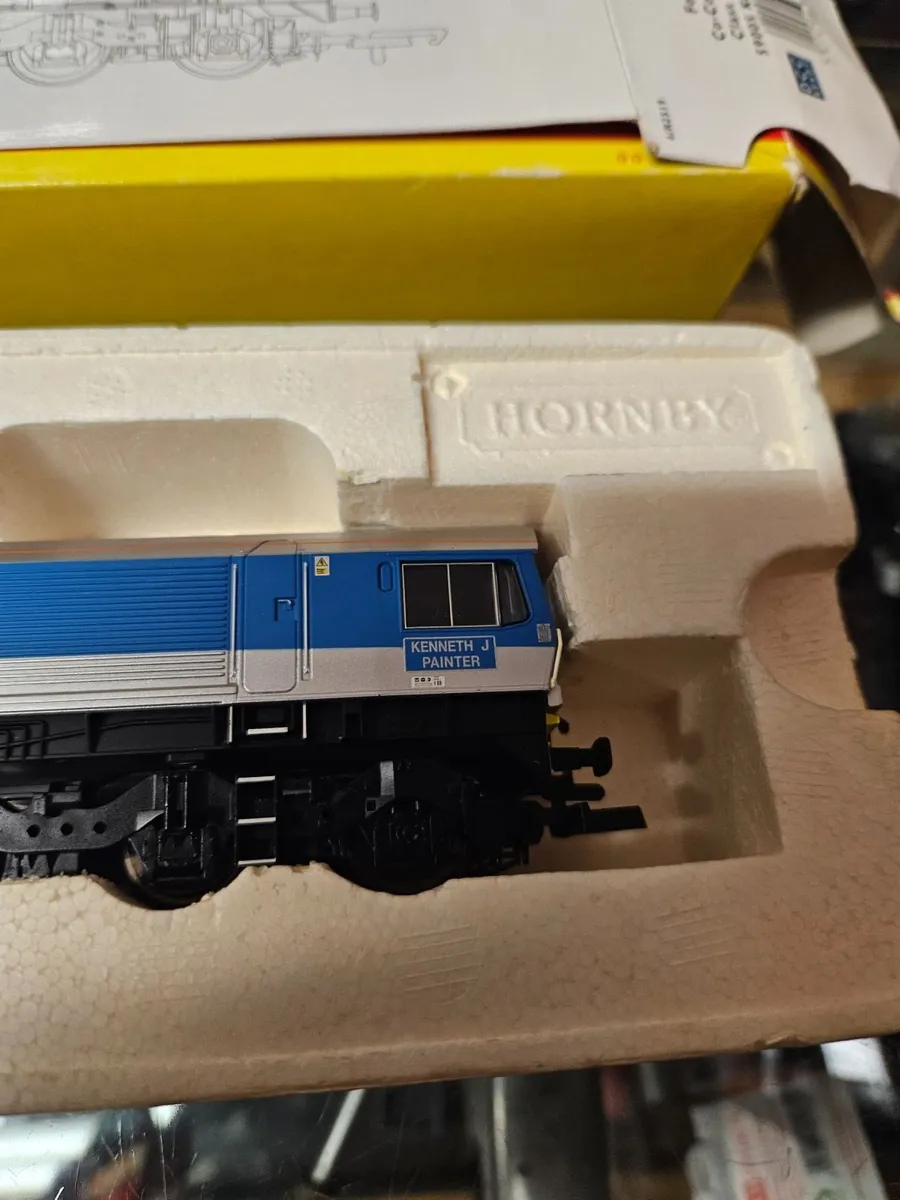 Hornby OO Gauge Class 59 Diesel Engine - Image 3