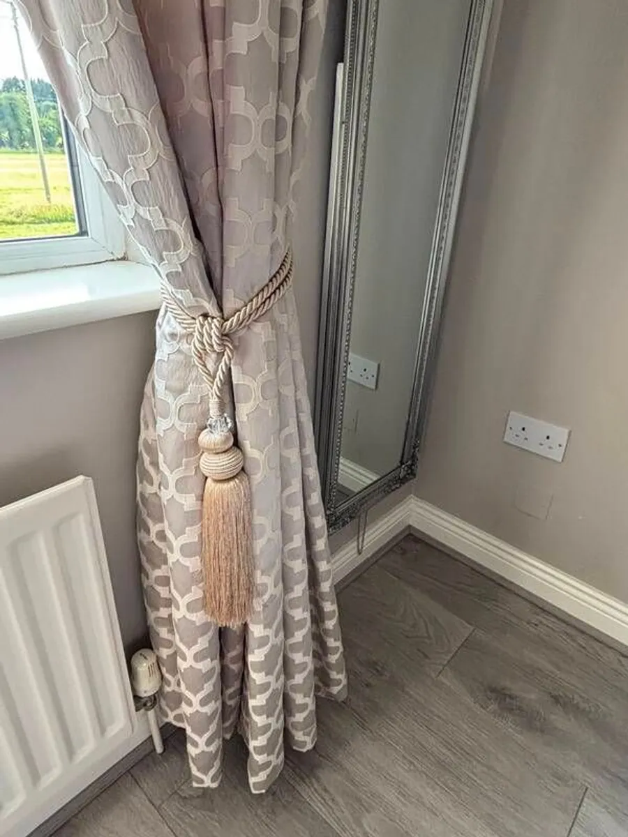 Curtains, pole and tie backs - Image 1