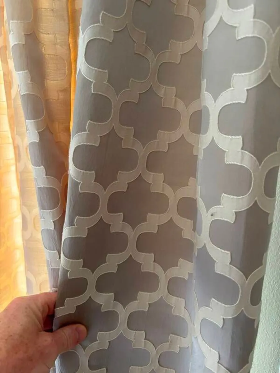 Curtains, pole and tie backs - Image 3