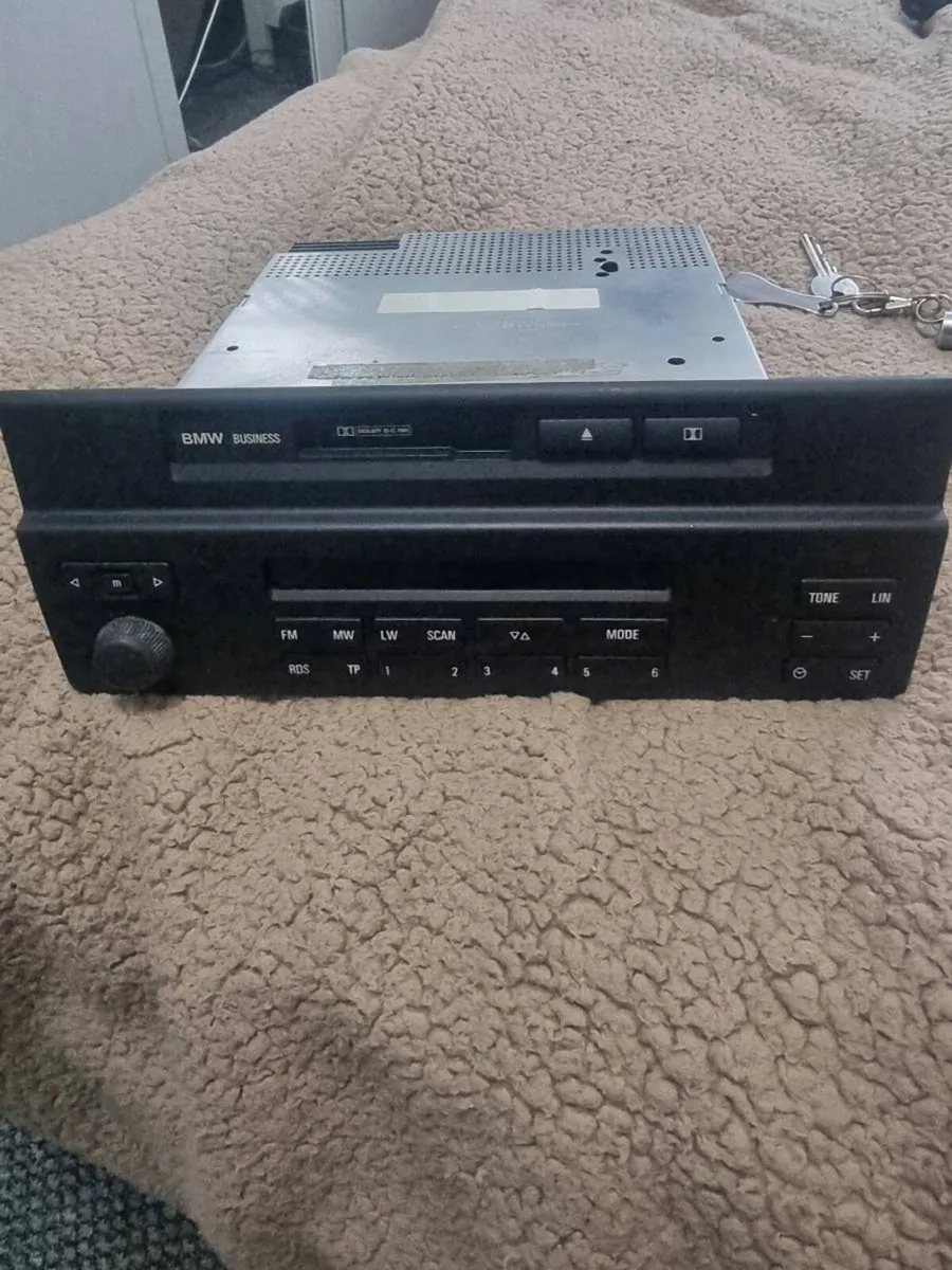 BMW radio - Image 1