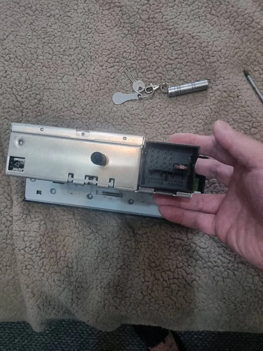 BMW radio - Image 2