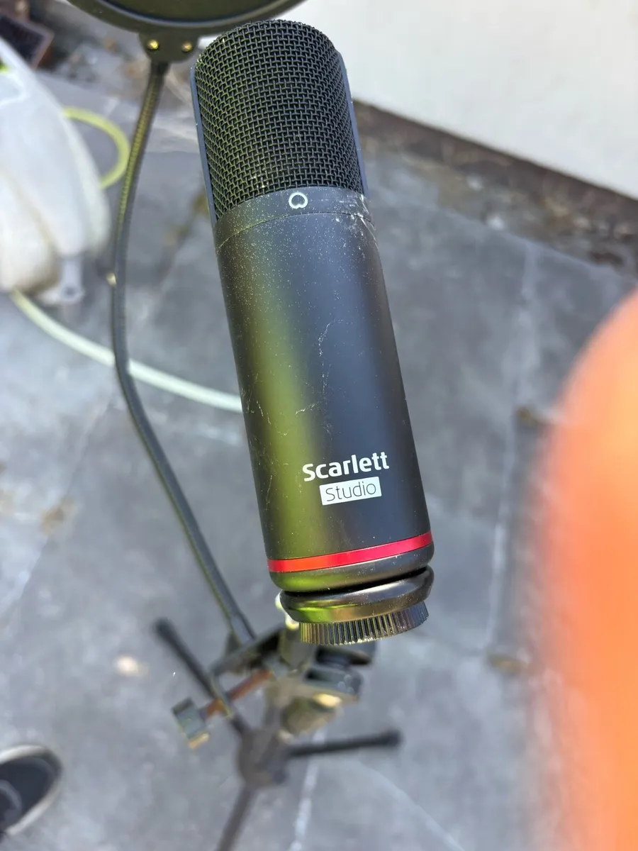 Focusrite Scarlett Studio Recording Bundle - Image 3