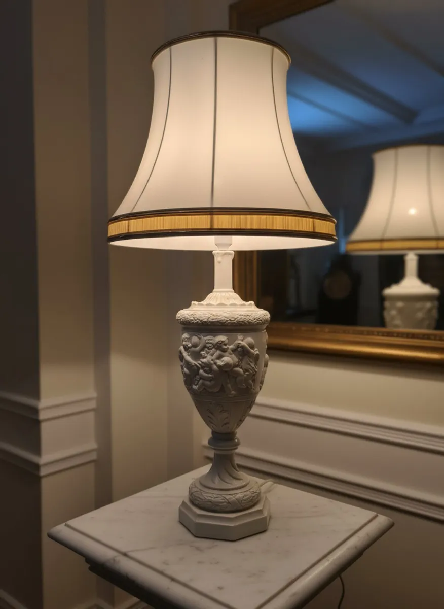 Oil and electric lamps - Image 1