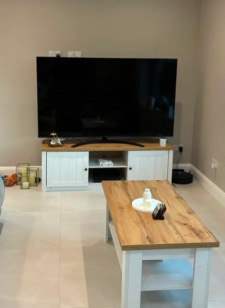 Tv bench & coffee table - Image 1