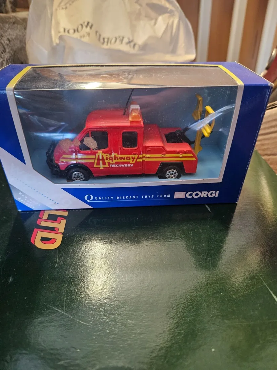 Corgi Ford Transit Tow Truck Wrecker - Image 2