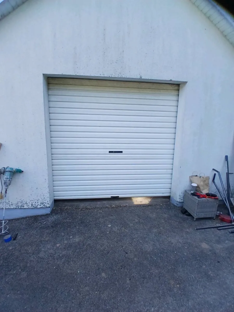 Garage door - Image 1