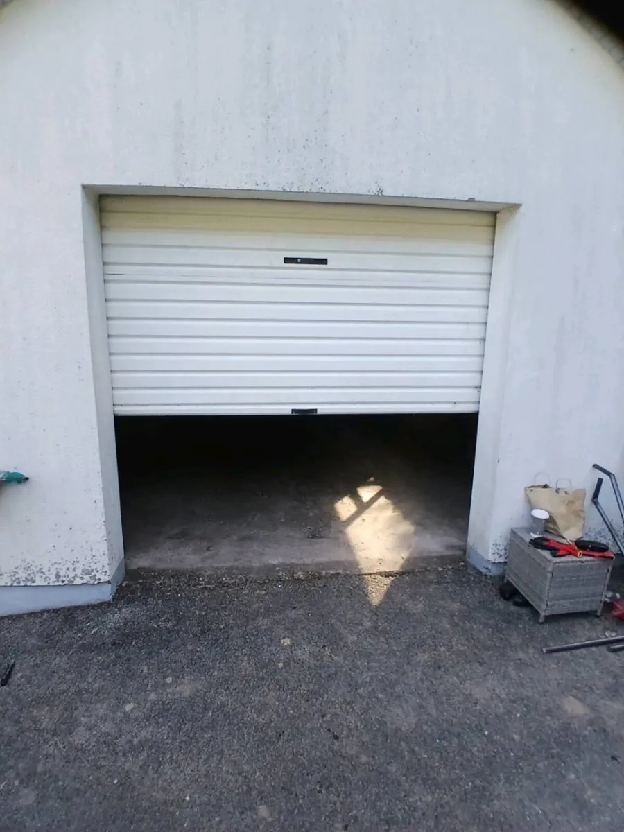 Garage door - Image 2