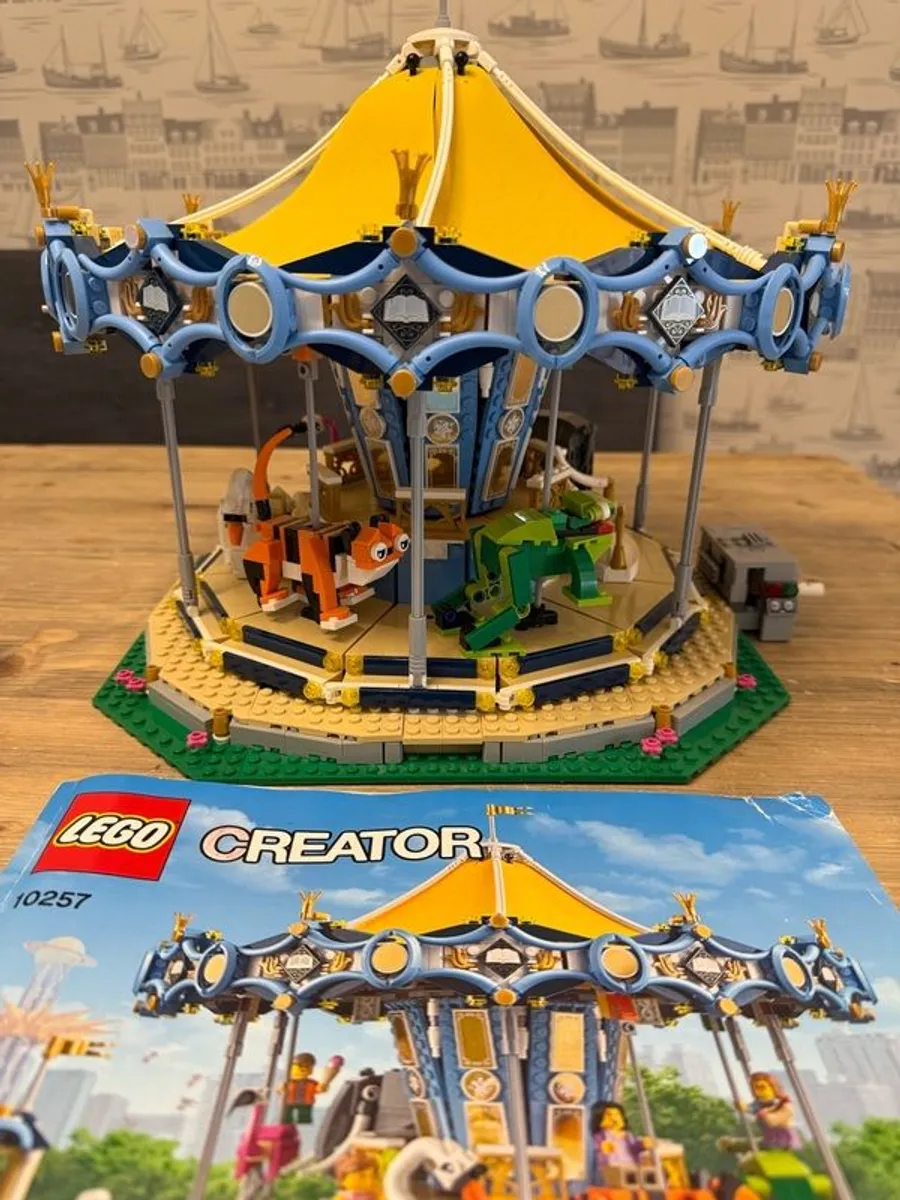 Lego 10257 Carousel - Retired Product - Image 2