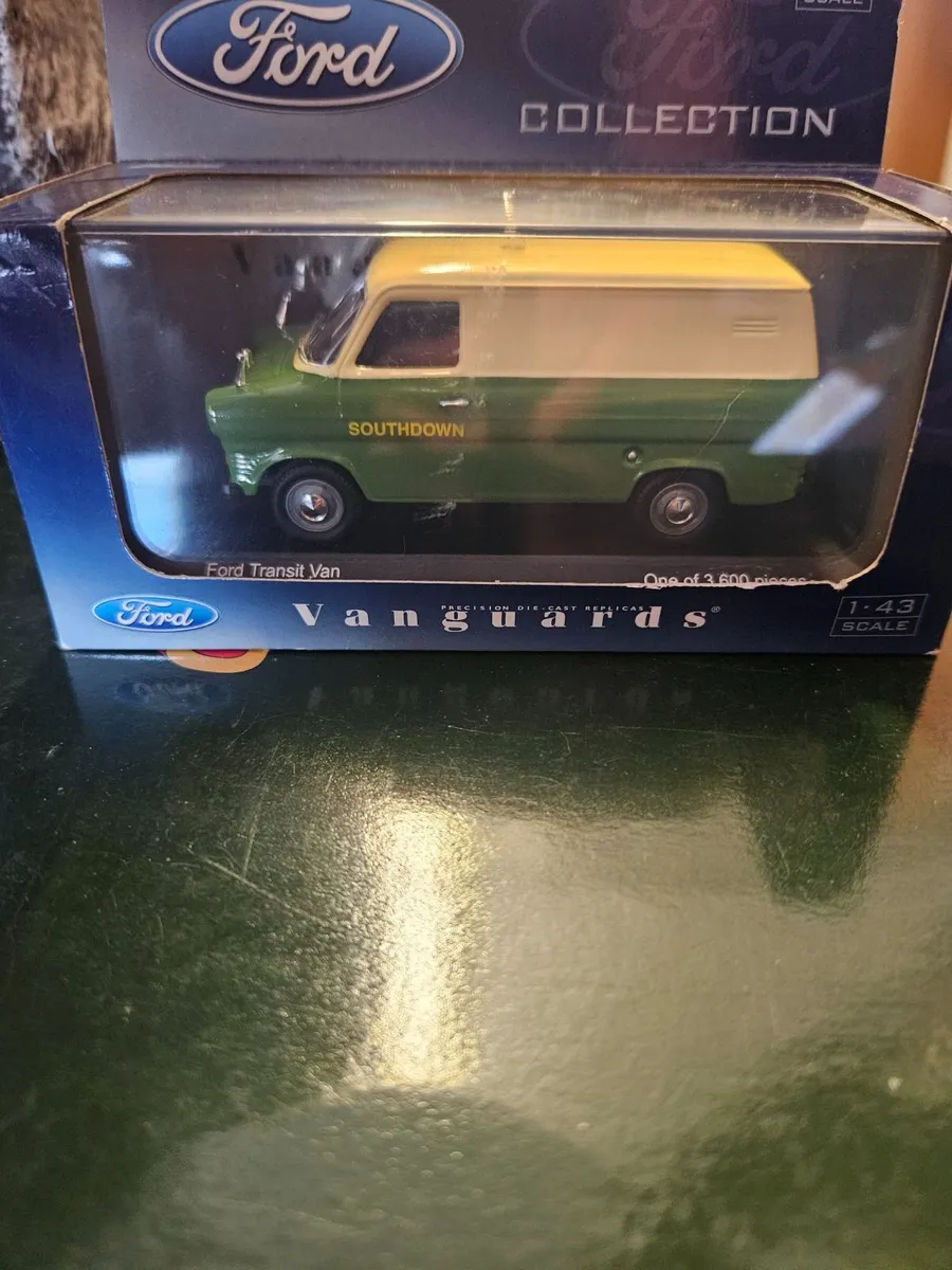 Corgi Vanguards Ford Transit Van - Image 2