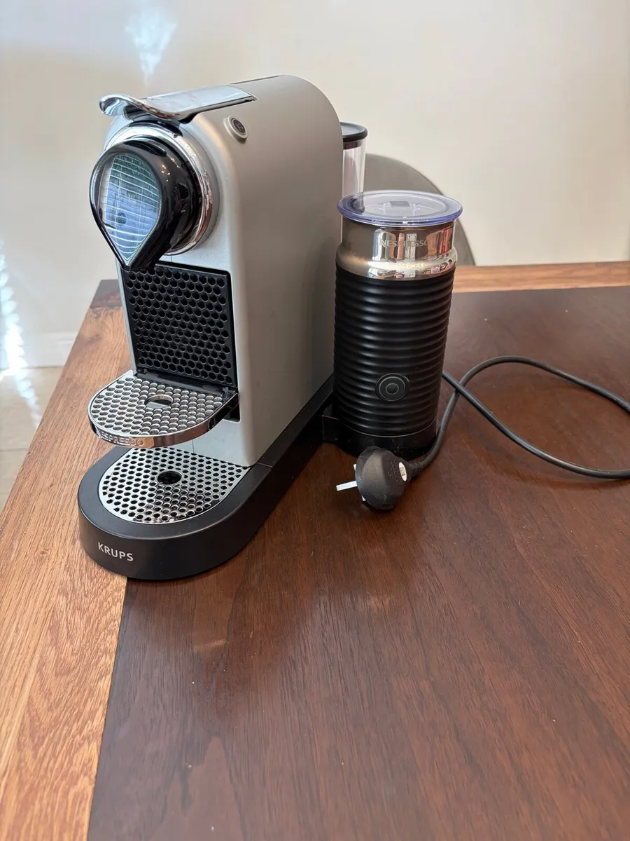 Nespresso Krups with milk frother - Image 1
