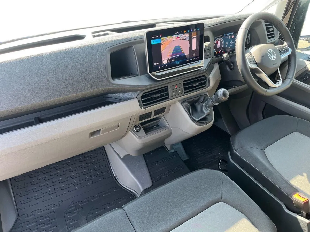 Volkswagen Crafter MWB Highline CR30 140HP manual - Image 2