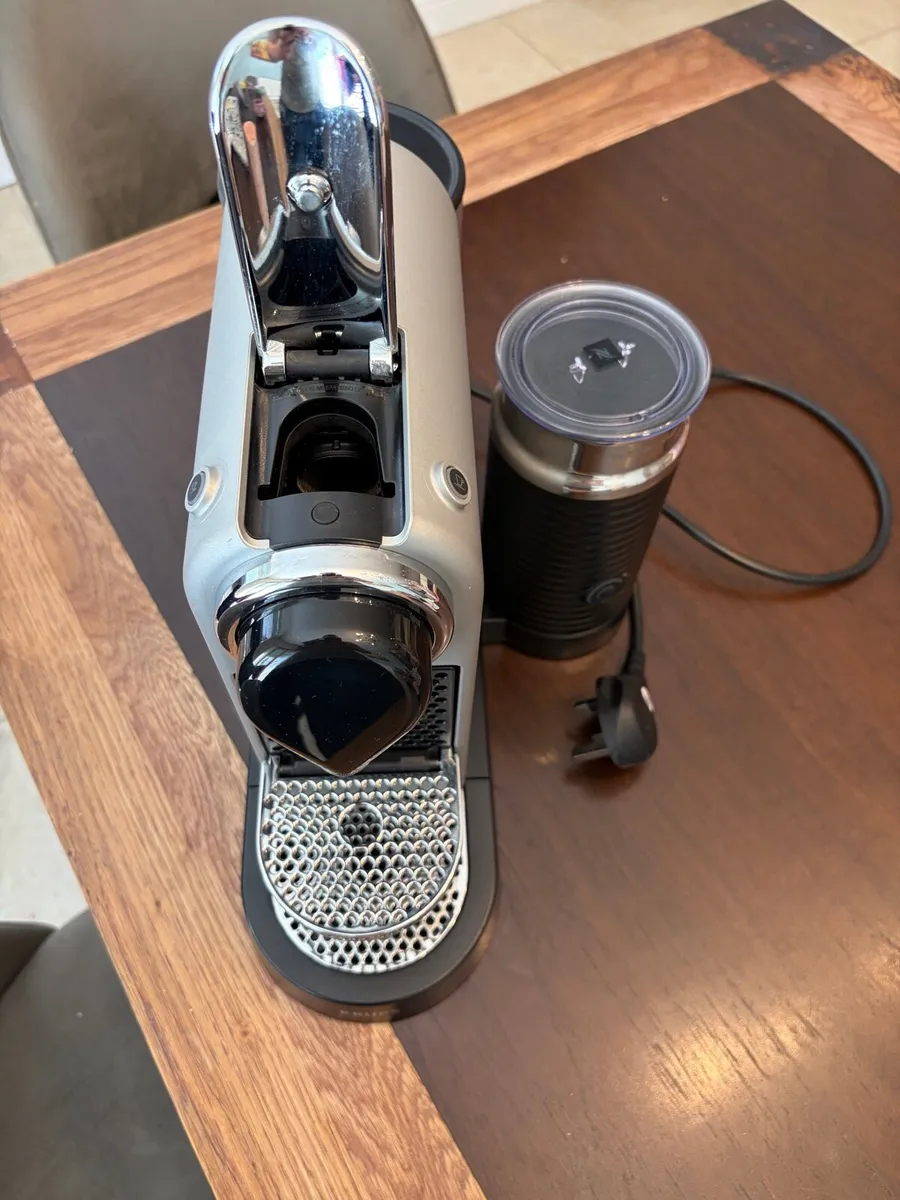 Nespresso Krups with milk frother - Image 2