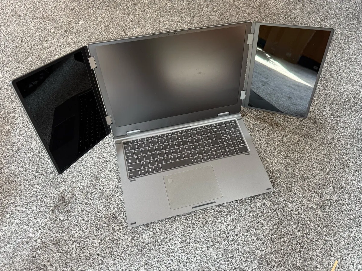 3 screen laptop! - Image 2