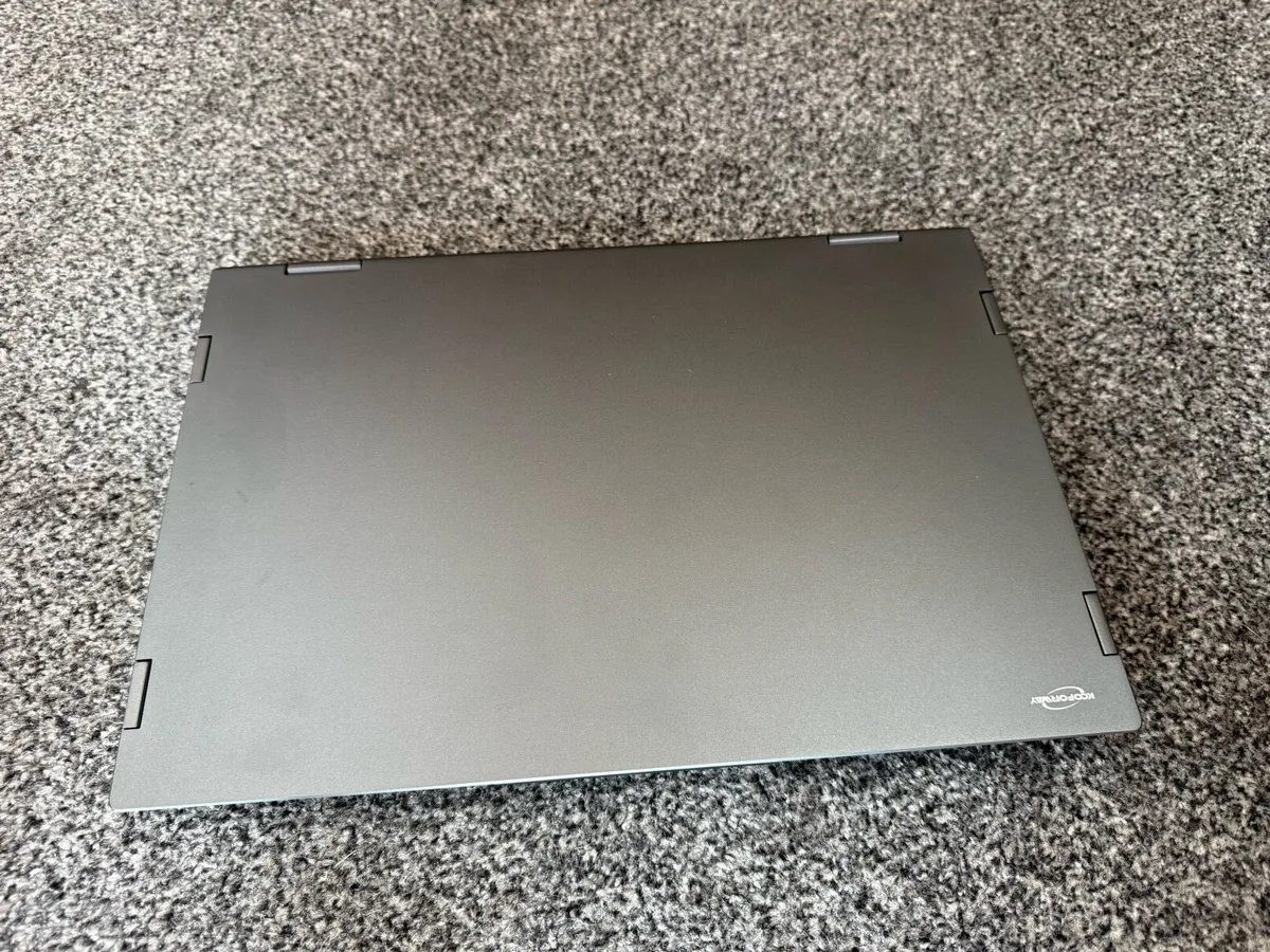 3 screen laptop! - Image 3