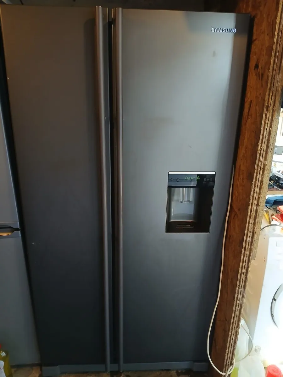 AMERICAN FRIDGE AND FREEZER - Image 1