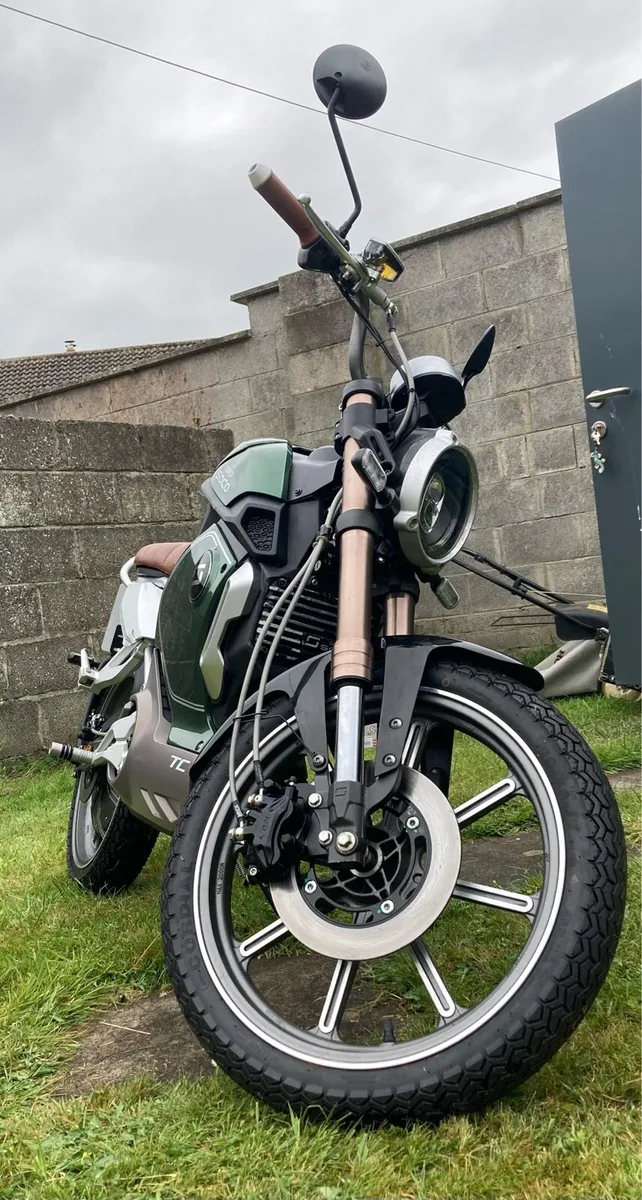 VMOTO Super Soco TC Electric Motorbike 1500W - Image 2