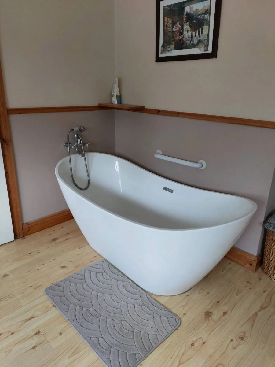 Freestanding bath for sale - Image 2