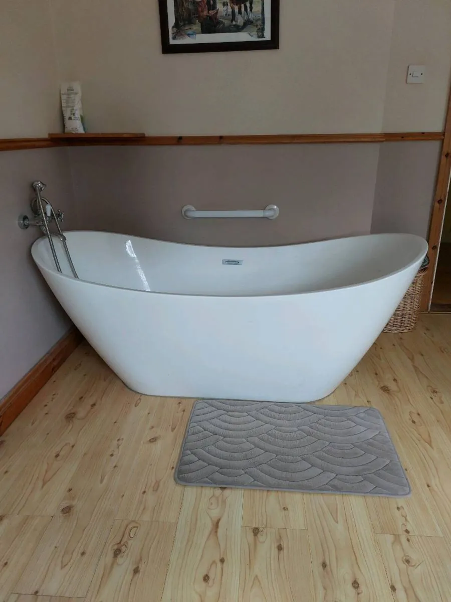 Freestanding bath for sale - Image 1
