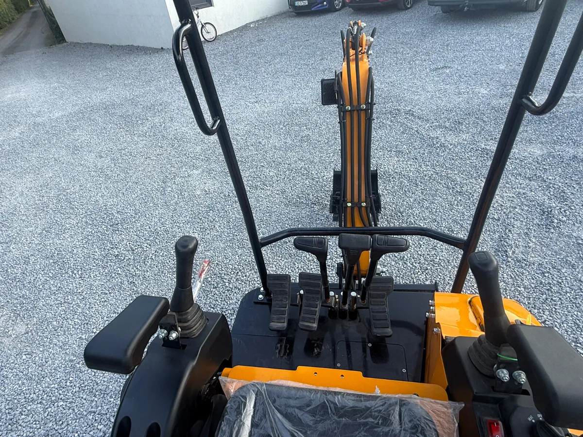 NEW 2026 1.6 TON MINI DIGGER - Image 3