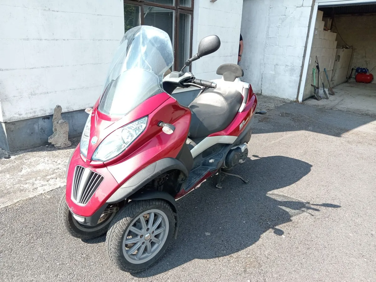 Piaggio MP3 400 2011 - Image 3