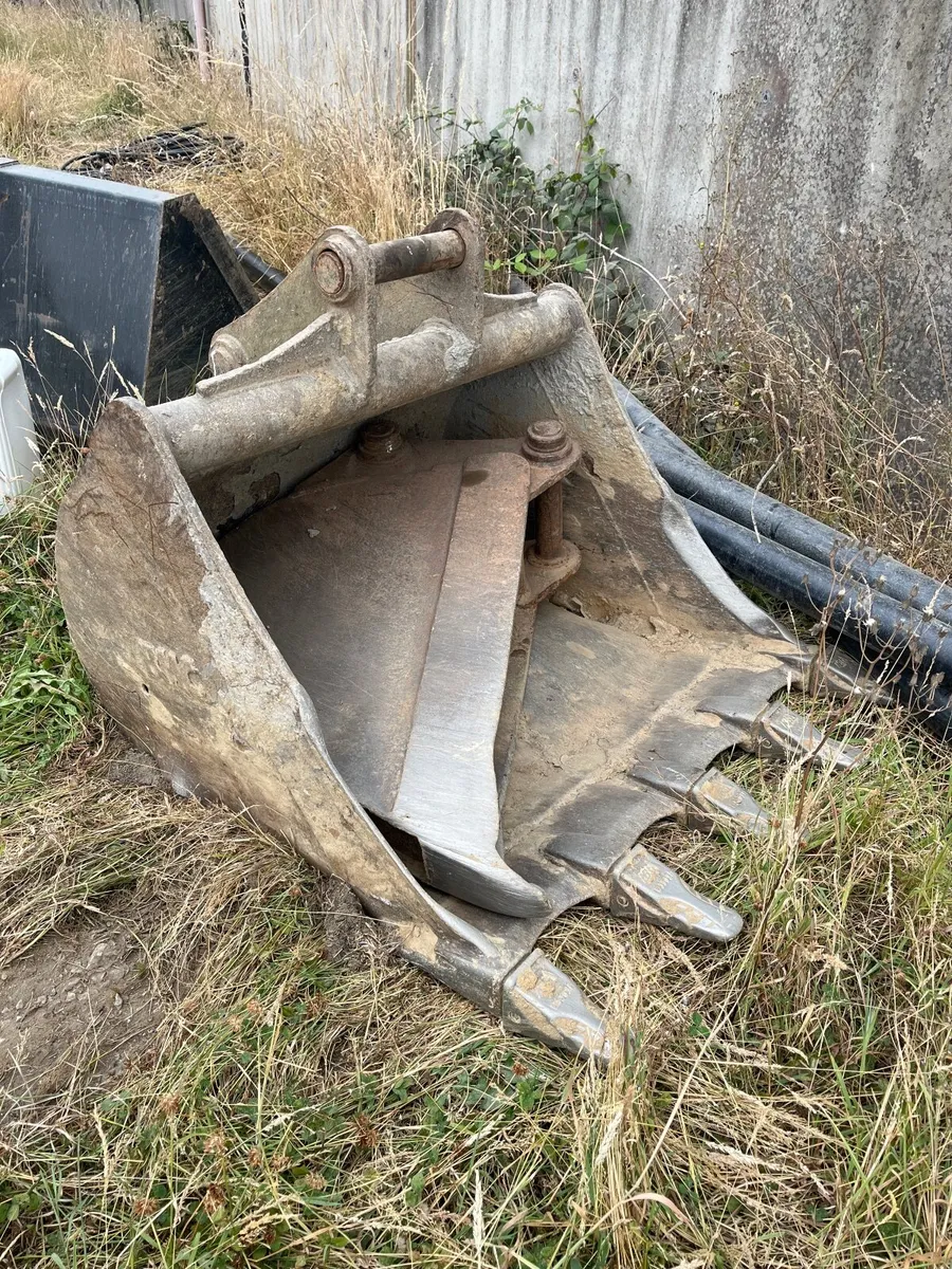Digging bucket - Image 1