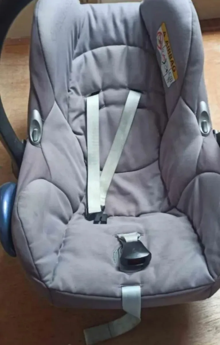 Car seat  & isofix base - Image 1