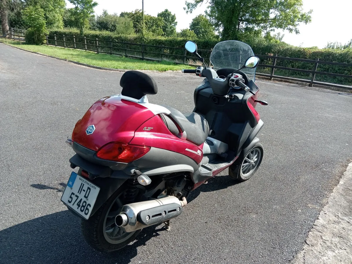 Piaggio MP3 400 2011 - Image 2